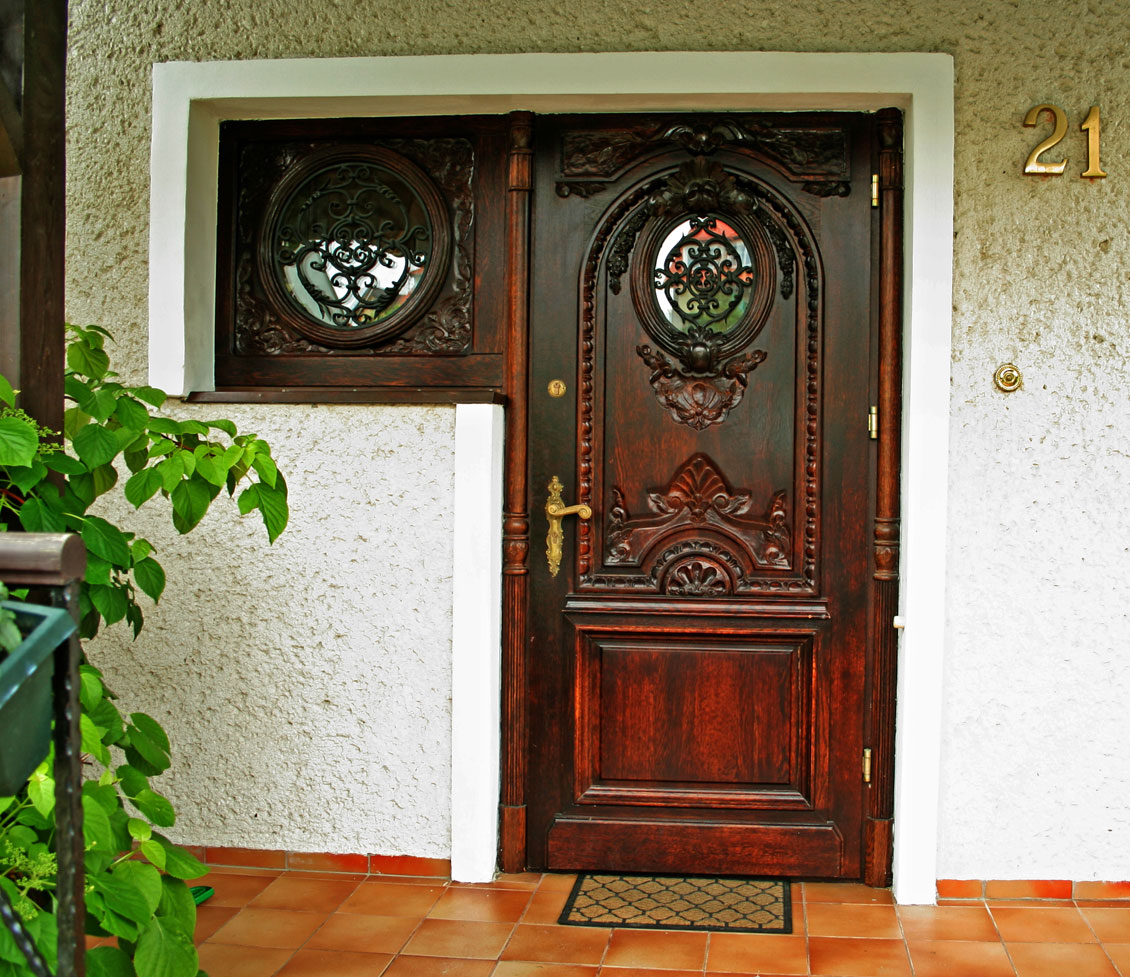 Drewniane drzwi zewnętrzne na wymiar.